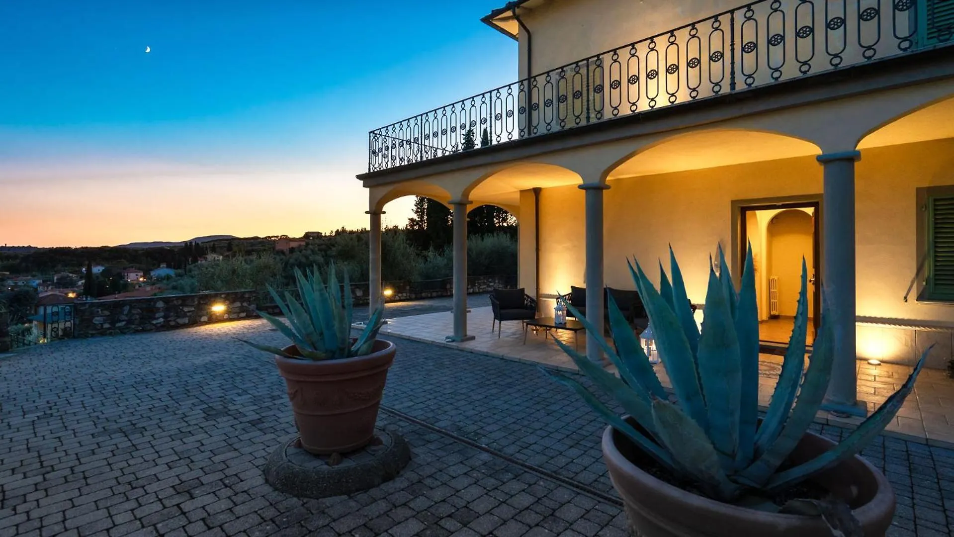 Panoramic Villa Between Lucca And Florence Pescia
